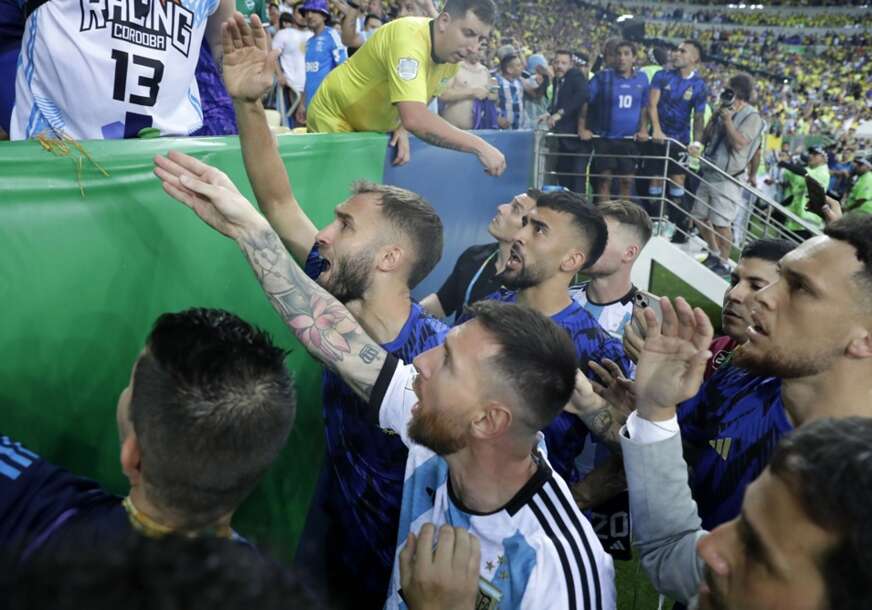 (VIDEO, FOTO) LUDNICA NA MARAKANI Mesi povlačio ekipu sa terena, Martinez se tukao sa policijom, Argentina srušila najljućeg rivala