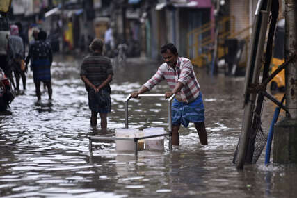 APOKALIPTIČNI PRIZORI U INDIJI U poplavama tragično stradalo 9 osoba, među njima i jedno dijete