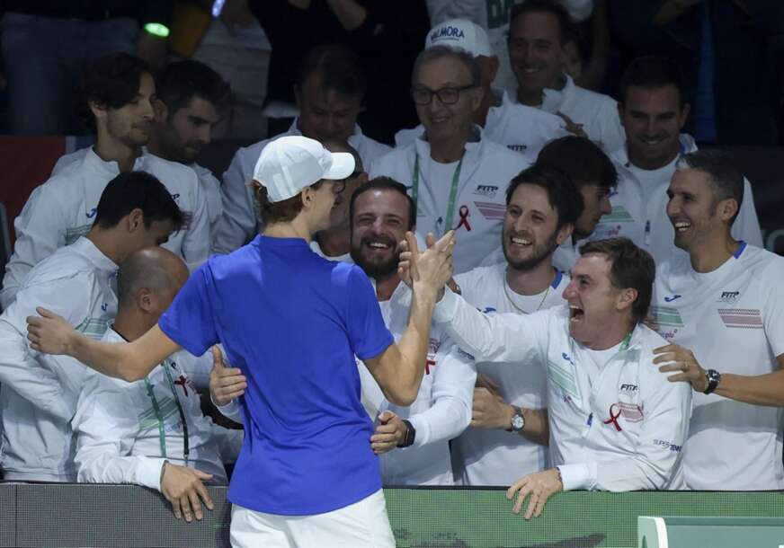 (VIDEO) ITALIJANI OSVOJILI DEJVIS KUP Siner ponovio odličnu partiju kao protiv Novaka i donio trofej svojoj zemlji