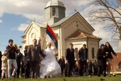 (VIDEO) Braća Draža i Zoki oženili Albanke: One na sve pristale, ali njihovi očevi su od mladoženja zahtijevali dvije stvari