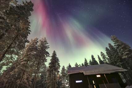 (FOTO) Zadivljujuće boje na nebu iznad Finske: Pogled na polarnu svjetlost iz Laponije ODUZIMA DAH