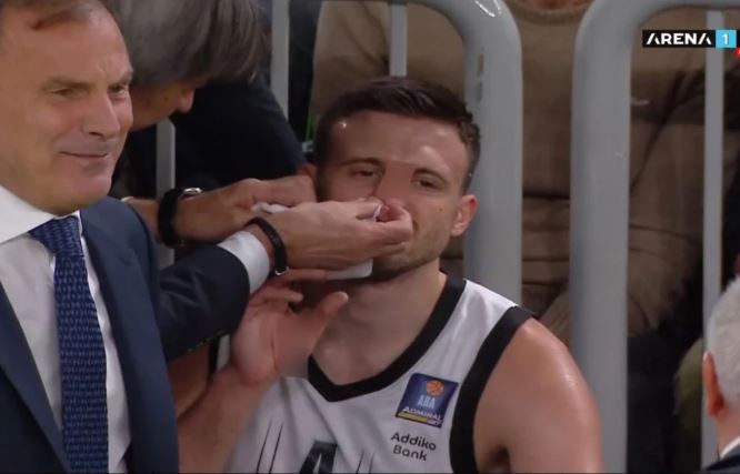 (FOTO) Krvave glave napustio parket: Aleksa Avramović ponovo doživio povredu