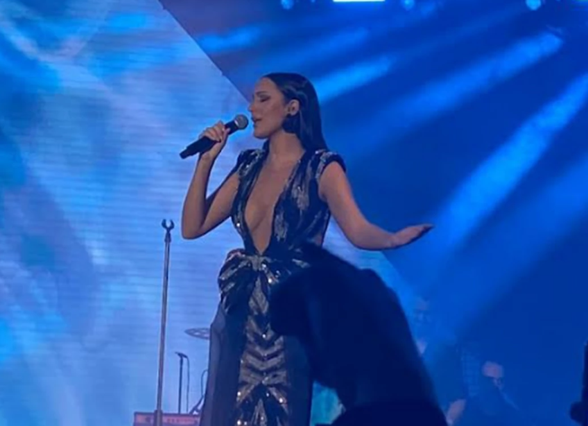 Aleksandra Prijović ha tenuto un concerto a Tuzla, le parole dei fan l’hanno spezzata emotivamente