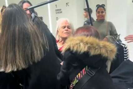 (VIDEO) MAKLJAŽA NA "CRNI PETAK" Potukle se žene zbog jakne, među njima bila i baka