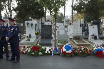 (VIDEO) Umjesto srpskim, odaju počast francuskim vojnicima: Izmješten spomenik u Prištini, da li je za sve kriva Ambasada Francuske?