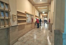 Nema više sređivanja papirologije uveče: Prijemne kancelarije u Banjaluci SKRATILE SMJENU, šalteri ne rade do 20 časova