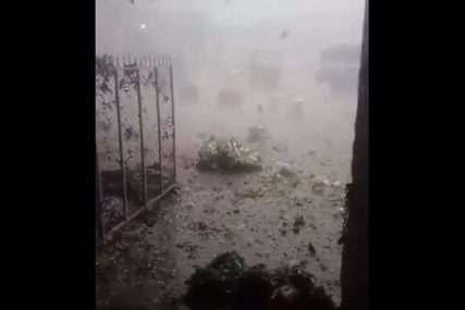 (VIDEO) Najmanje 18 ljudi STRADALO OD UDARA GROMA: Snažna oluja iznenadila građane, raste broj poginulih