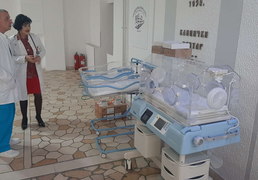 (FOTO) "I djeca male tjelesne težine imaju šansu za život" Stigli inkubatori i prateća oprema za zbrinjavanje novorođenčadi