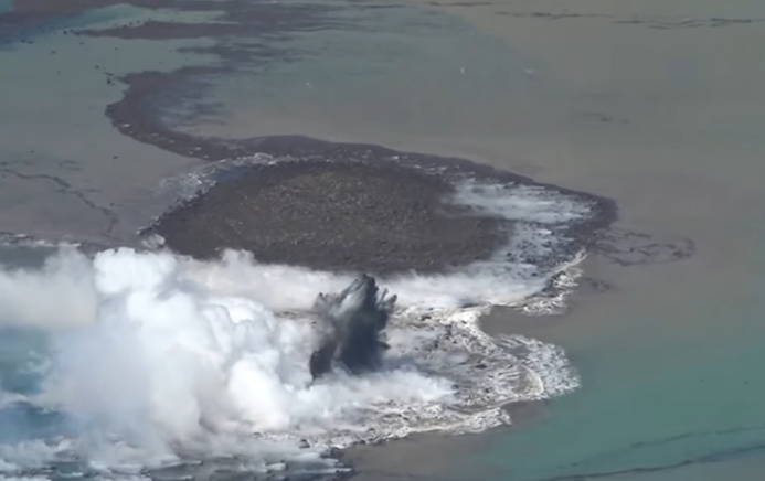(VIDEO) Japan dobio novo ostrvo: Erupcije podvodnog vulkana stvorile novu kopnenu masu