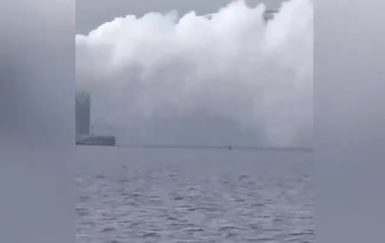 (VIDEO) ODZVANJAJU SIRENE Kulja dim iznad Krimskog mosta, obustavljen saobraćaj, a u Sevastopolju proglašena uzbuna