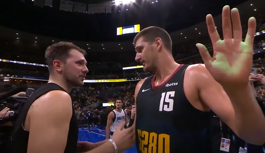 (VIDEO) Vrijeđao je Jokića, a sada je ponovo u centru pažnje: Bivši NBA košarkaš kaišem udarao po stolici zbog Dončića