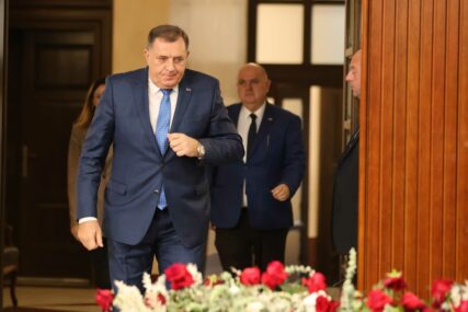 (FOTO) “BiH nije imala ni jedan razlog da postoji nakon građanskog rata” Dodik poručio da Srpska danas slavi dan svog međunarodnog priznanja