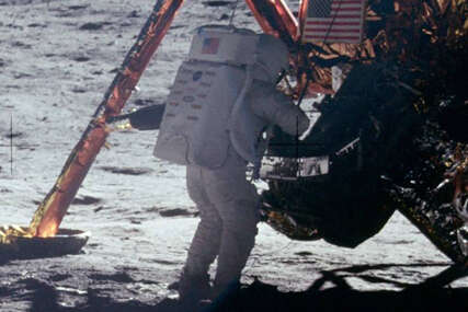 Nil Armstrong na Mjesecu