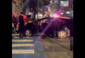 (VIDEO) Drama u centru Sarajeva: Policija s dugim cijevima opkolila vozilo, UHAPŠENA 4 RAZBOJNIKA