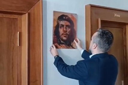 Potpredsjednik slovačkog parlamenta okačio sliku Če Gevare na zid