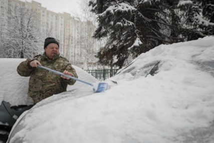(VIDEO, FOTO) LEDENA ZIMA Najveće snježne padavine u Moskvi u posljednjih 60 godina