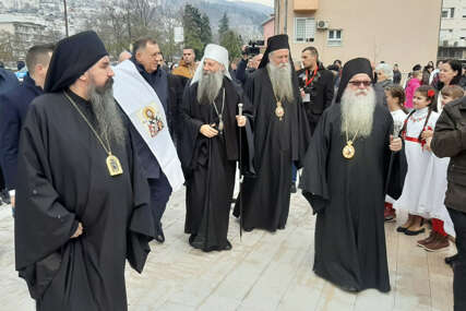 (FOTO) Patrijarha dočekao predsjednik Srpske i vjernici: Osveštanje najvećeg pravoslavnog hrama u BiH