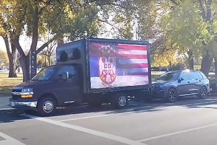 Vašington poruke na kamionu
