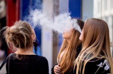 Ukida se rekreativno pušenje: Uskoro stupa na snagu zakon o ZABRANI UVOZA VEJP CIGARETA