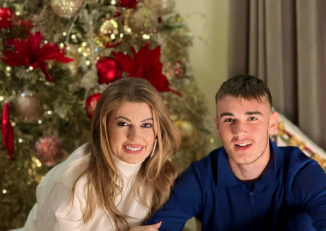 (VIDEO) UKRASI OD 2.500 EVRA U luksuznom stanu Viki Miljković već vlada Novogodišnja atmosfera, a evo kako je pjevačica ove godine ukrasila dom