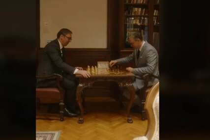 (VIDEO) Novi šaljivi snimak na TikToku: Vučić ugostio svog dvojnika u Predsjedništvu