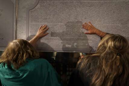(FOTO) TUGA I ŽALOST Kod Zida plača održana molitva povodom 30 dana od napada Hamasa na Izrael