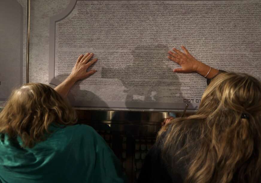 (FOTO) TUGA I ŽALOST Kod Zida plača održana molitva povodom 30 dana od napada Hamasa na Izrael