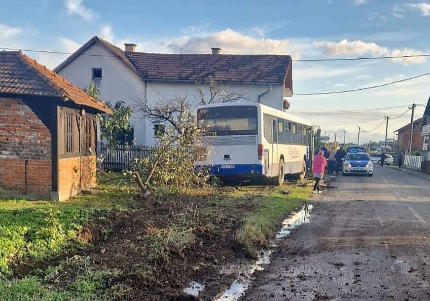 Autobus udario u kuću 