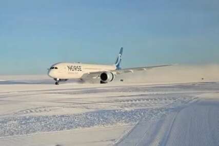 Avion spustio na ledenu pistu