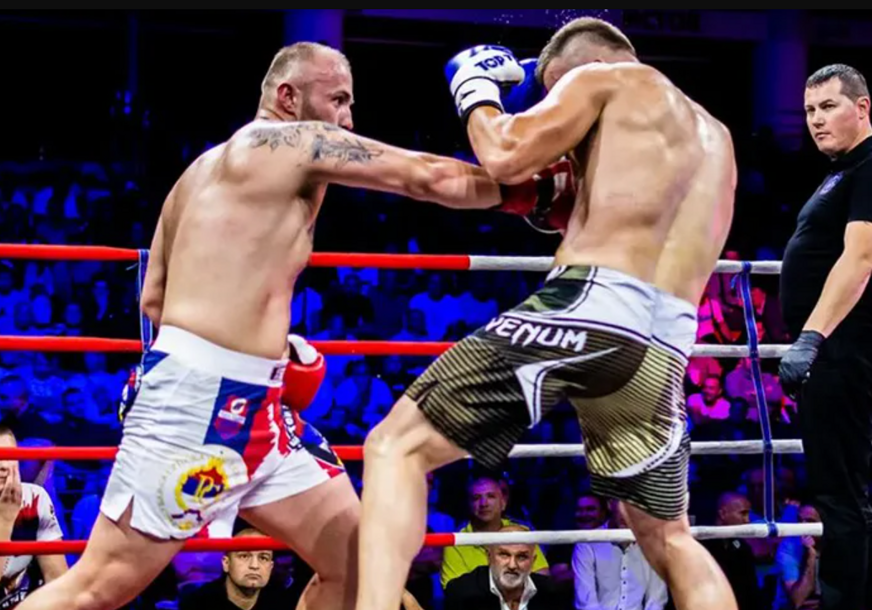 (FOTO) Najveći izazov karijere: Damjan Savanović u Rusiji protiv legende kikboksa