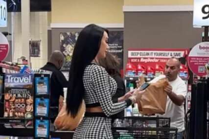 (VIDEO) Reakcije ljudi rekle su sve: Djevojka ušetala u prodavnicu u bruka izdanju i izazvala opštu pometnju