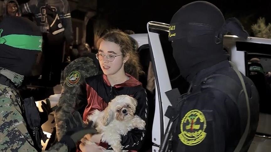 Hamas oslobodio maloljetnicu sa psom u naručju