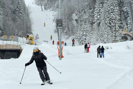 (VIDEO, FOTO) Počela sezona skijanja na Jahorini: Reporterka Srpskainfo ovjekovječila bajkovite prizore na olimpijskoj ljepotici