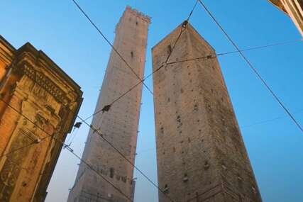 (VIDEO) Simbol Bolonje iz 12. vijeka: Opasnost od urušavanja krivog tornja Garizenda