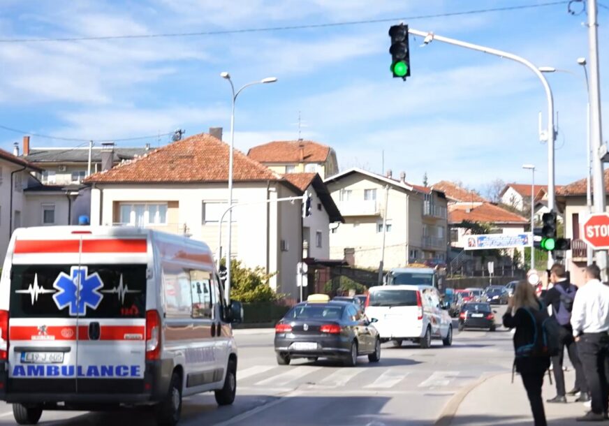 (VIDEO) Detektuje vozila hitne pomoći i vatrogasce: Banjaluka dobila prvi pametni semafor