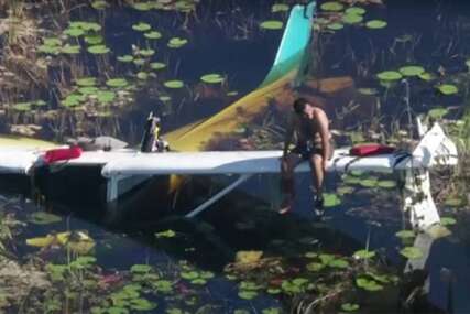 (VIDEO) DRAMA TRAJALA 9 SATI Avion se srušio u močvaru punu krokodila, pilota spasavali helikopterom