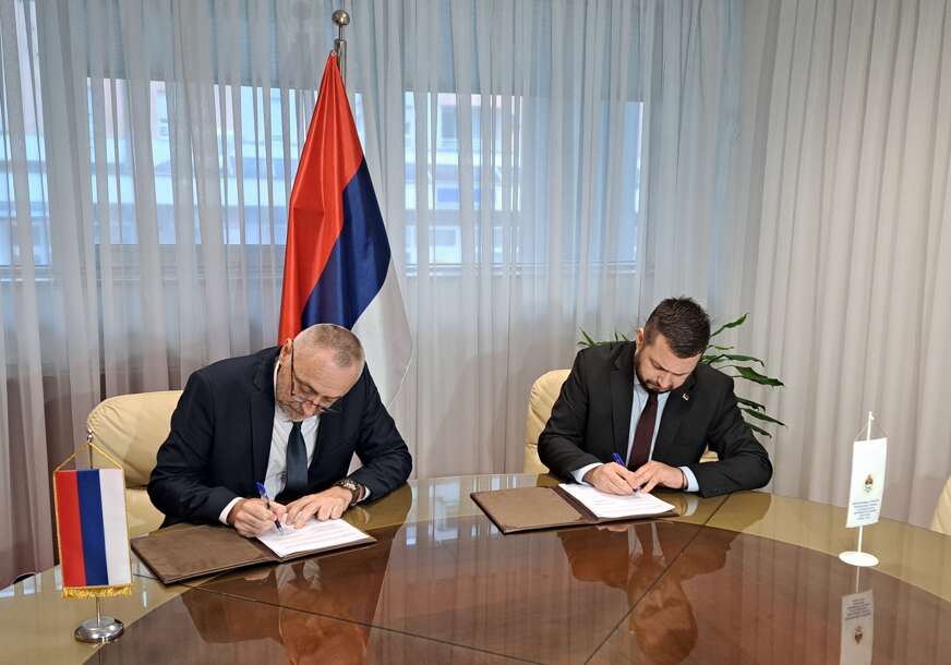 dejan Đukanović i Danijel Egić potpisuju