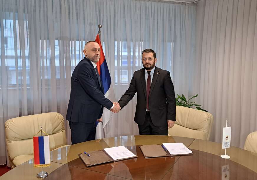 dejan Đukanović i Danijel Egić se rukuju
