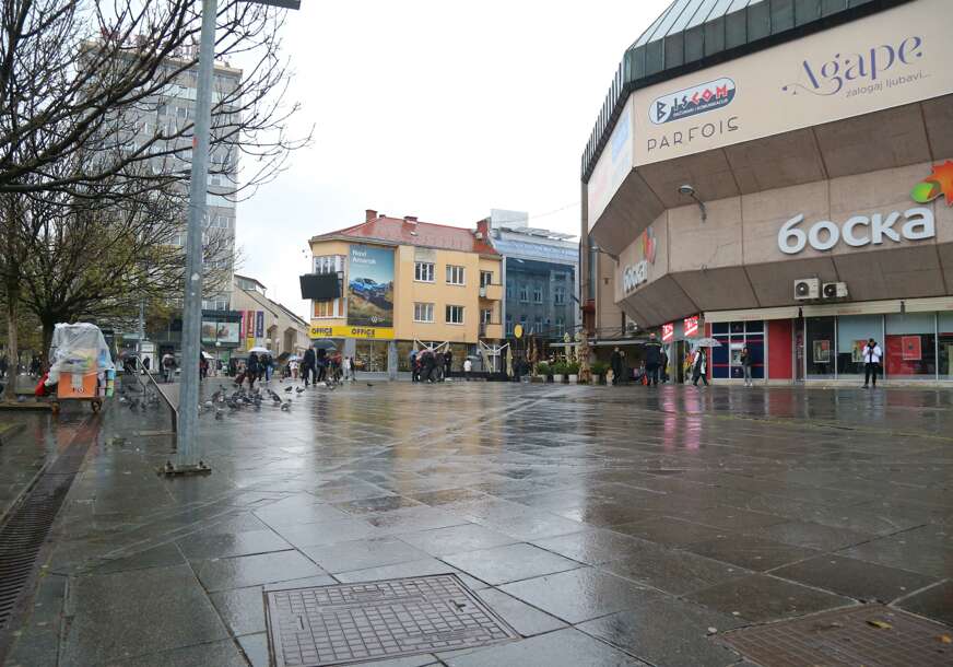 prazan trg u centru Banjaluke