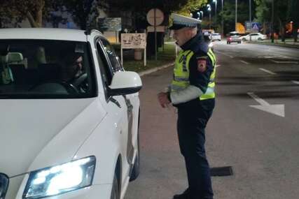 policija zaustavlja vozače