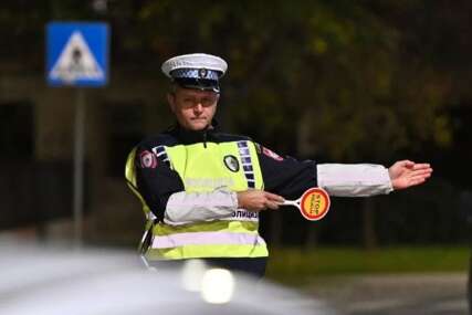 Počinio skoro SVE SAOBRAĆAJNE PREKRŠAJE: Policija od bahatog vozača oduzela "golfa"
