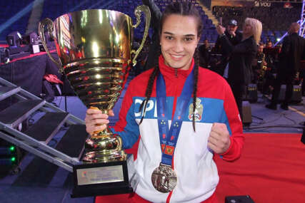 (FOTO) "Želim medalju u Parizu" Ovo je bokserka iz Bratunca koja će predstavljati Srbiju na Olimpijskim igrama, za vrlo kratko vrijeme je zaludila sve