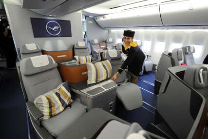 “Svi na pod” Stjuardesa htjela da smiri putnike pa izazvala paniku