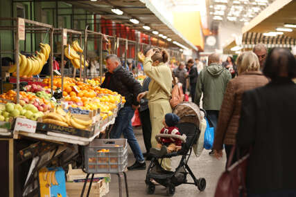 prodaja voća i povrća na banjalučkoj tržnici 