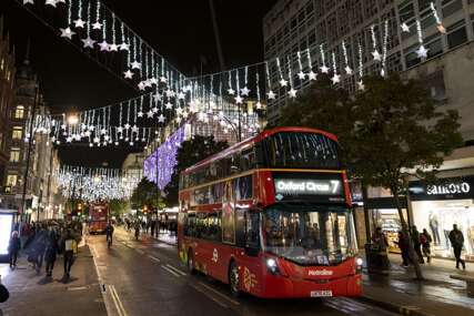 (FOTO) NAJLJEPŠE DOBA GODINE London se priprema za božićne i novogodišnje praznike, glavni grad Engleske već ostavlja bez daha