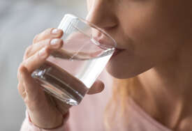 Hidratacija je važna za opšte zdravlje: Ovo je 6 razloga zašto bi trebali piti vodu na prazan stomak