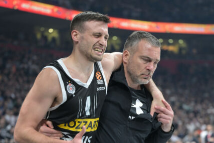 (FOTO) PEH ZA PARTIZAN Avramović u velikim bolovima napustio teren, ne miriše na dobro