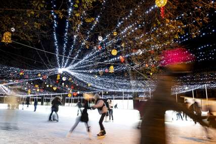 (FOTO) ADVENT U BUDIMPEŠTI Magičan grad raskošne arhitekture i najljepšeg božićnog sajma u Evropi