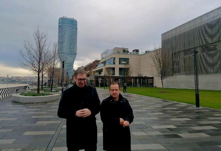 Vučić i Dačić u šetnji