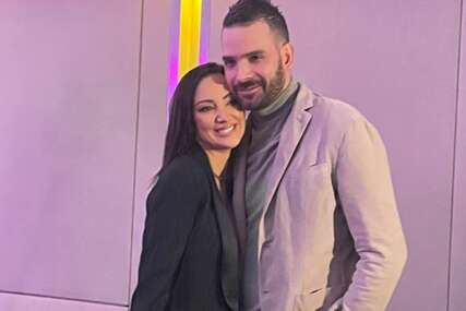 (VIDEO) Pjevačica nikad emotivnija: Aleksandra Prijović sa suprugom zapjevala baladu Džeja Ramadanovskog